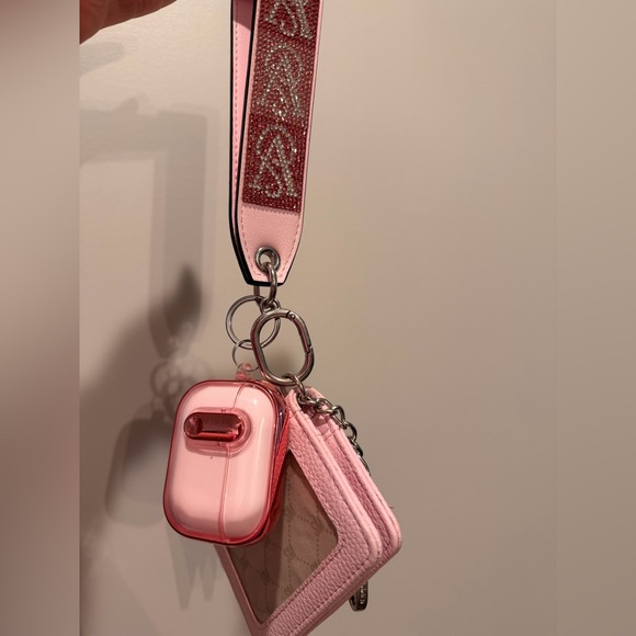 Keychain Set (AirPods Pros Not Included) - Picture 5 of 5
